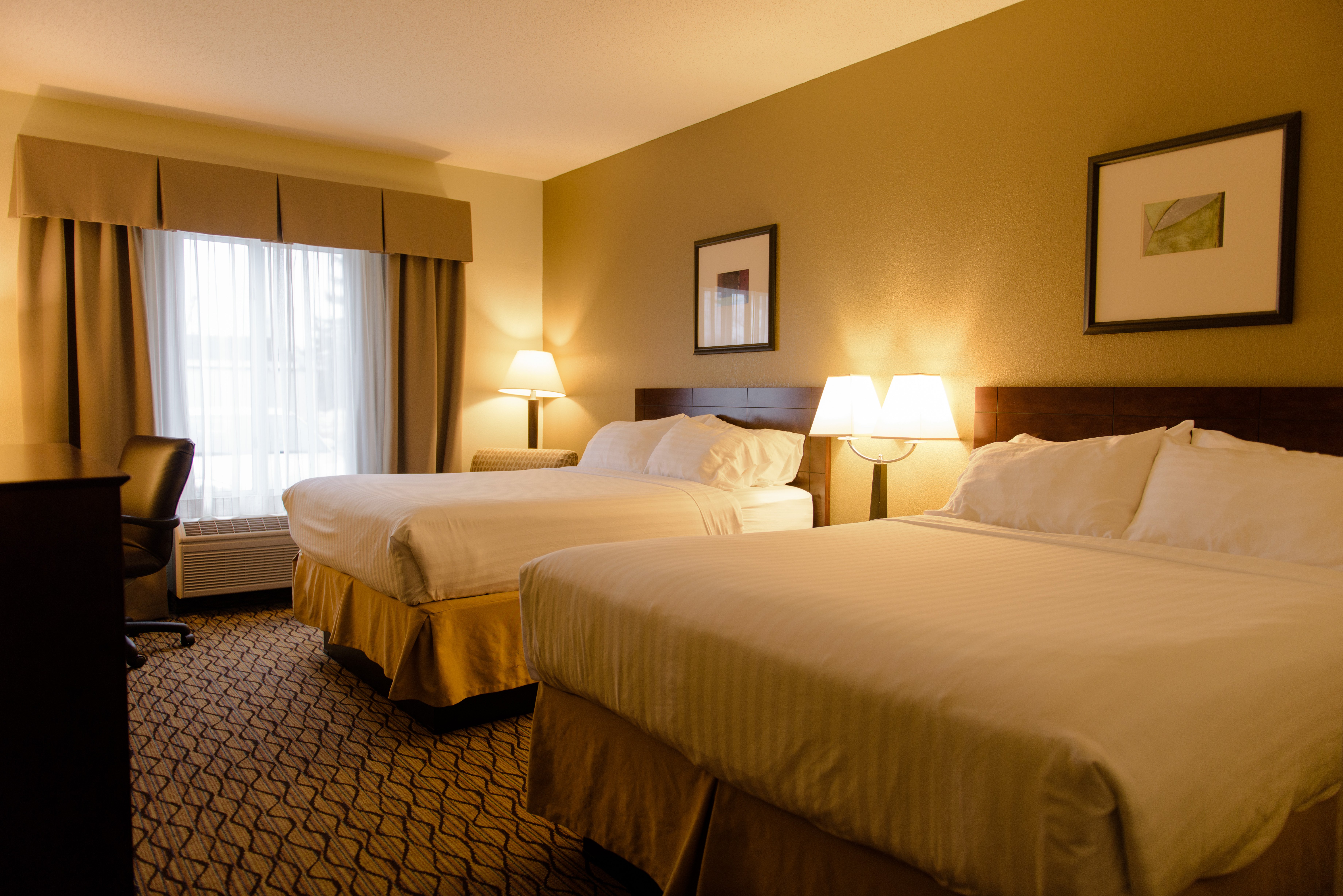 Holiday Inn Express & Suites Superior Duluth Area 24/68