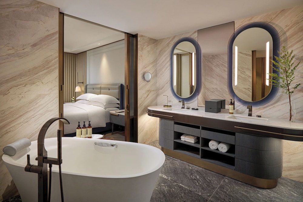 Fairmont Hanoi 99/102