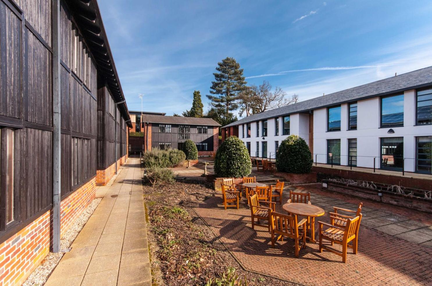 Greenlands Hotel 48/58