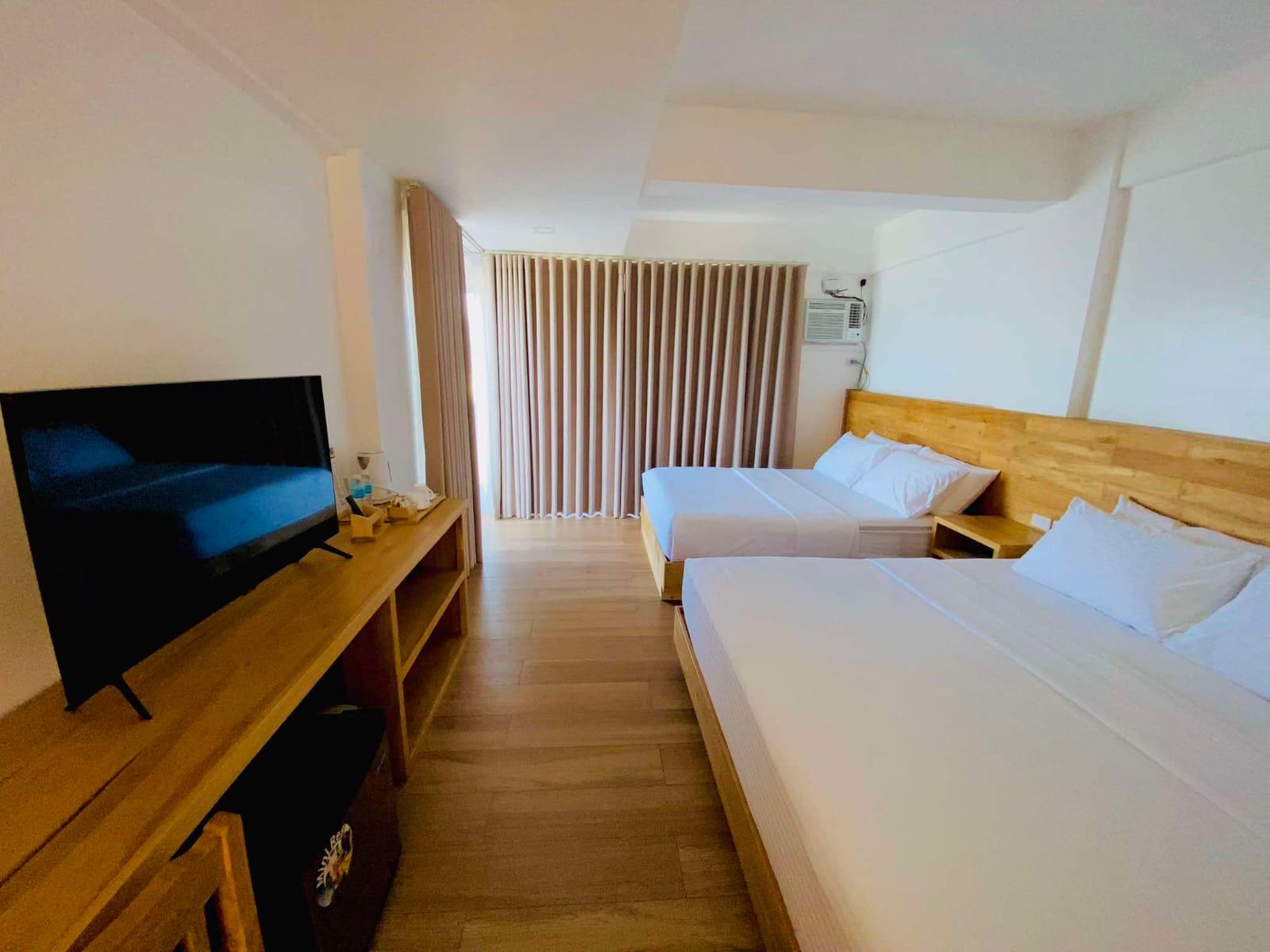 Family, King and Queen Bed, Playa Azul Baler 2/2
