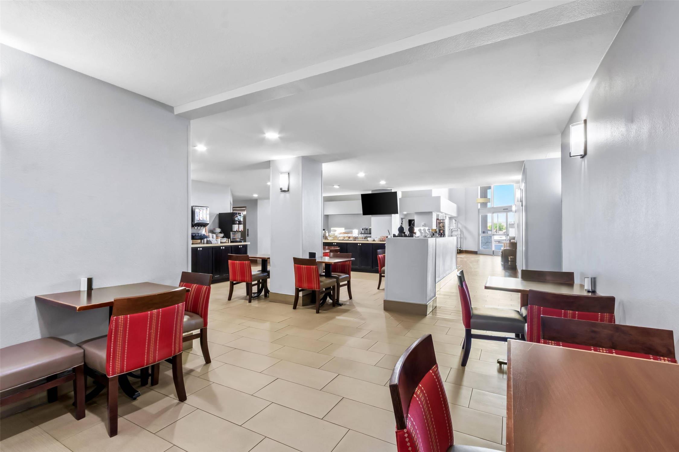 Comfort Inn and Suites Surprise Near Sun City West 35/55