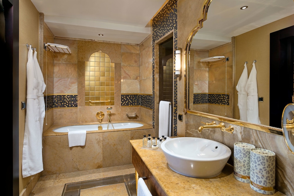 Mardan Palace 24/78