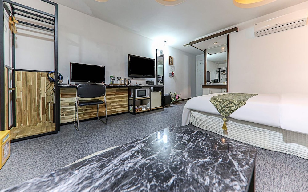 Cheonan Business Hotel 33/50