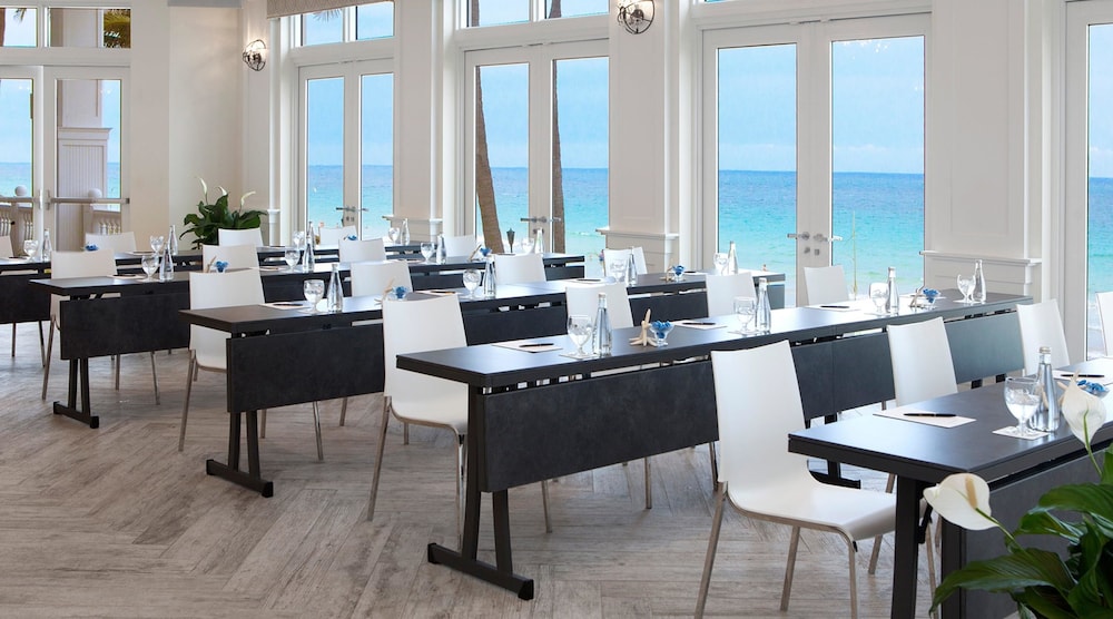Pelican Grand Beach Resort A Noble House Resort 62/75