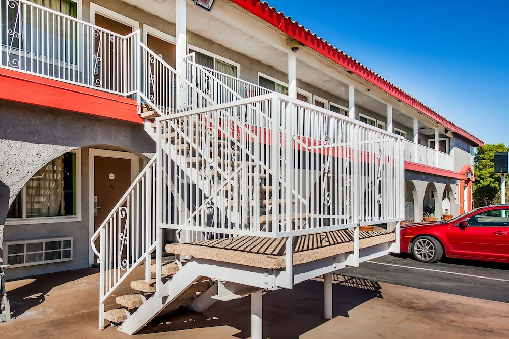 OYO Hotel Europa Ridgecrest CA - W Upjohn Ave in RIDGECREST - CA