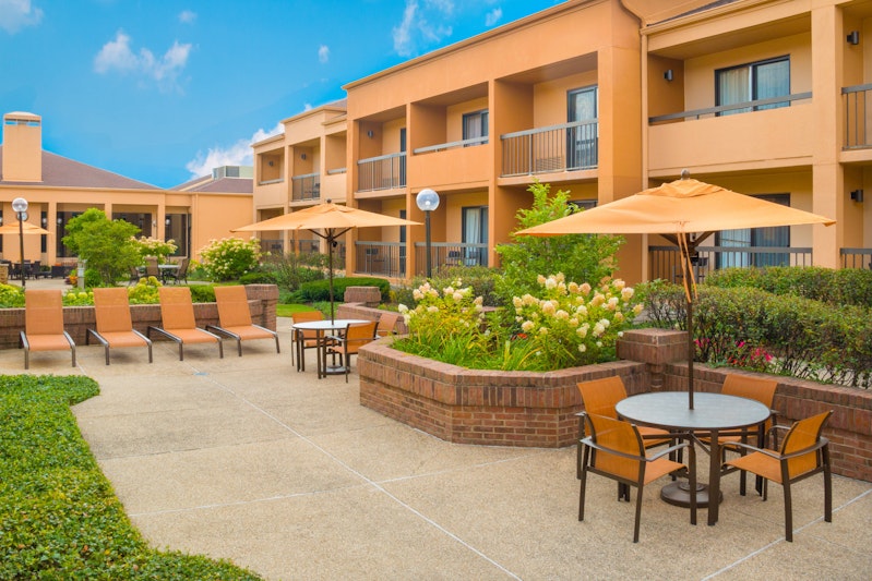 Courtyard by Marriott Chicago Deerfield 19/19