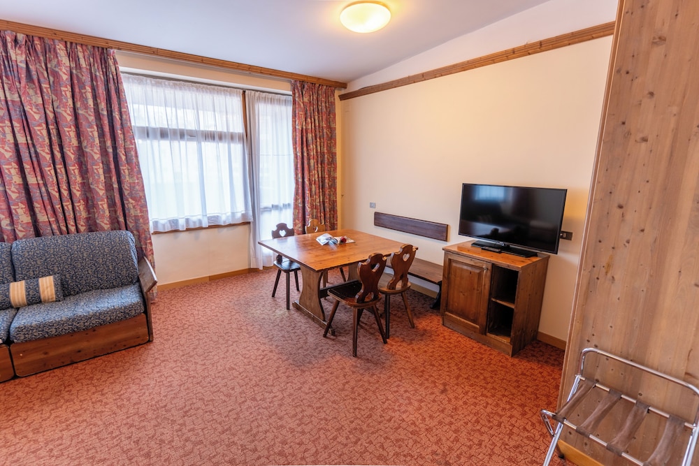 Hotel Alaska Cortina 52/60