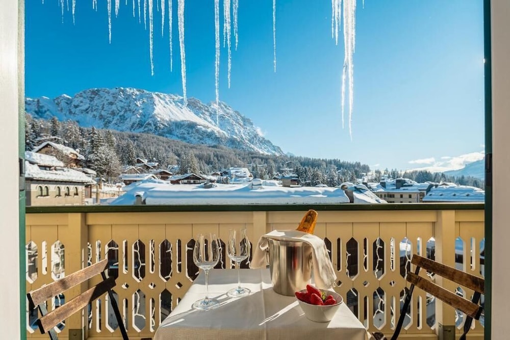 PARC HOTEL VICTORIA CORTINA 50/58