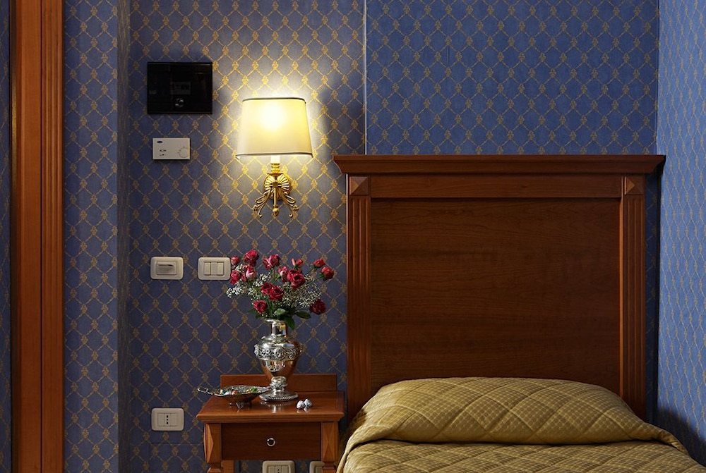 Hotel Golden 6/50