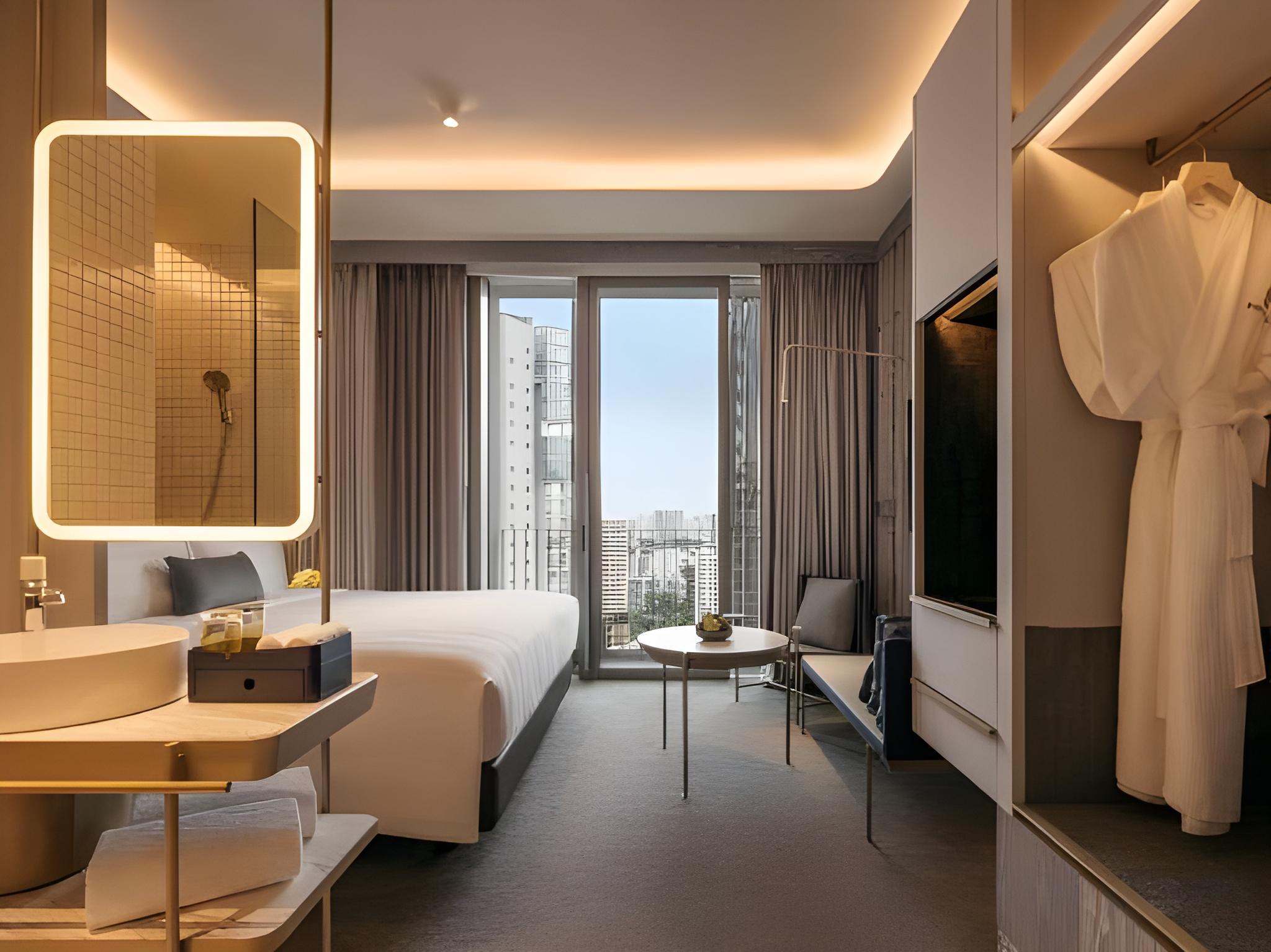 Pacific, Club, King Bed