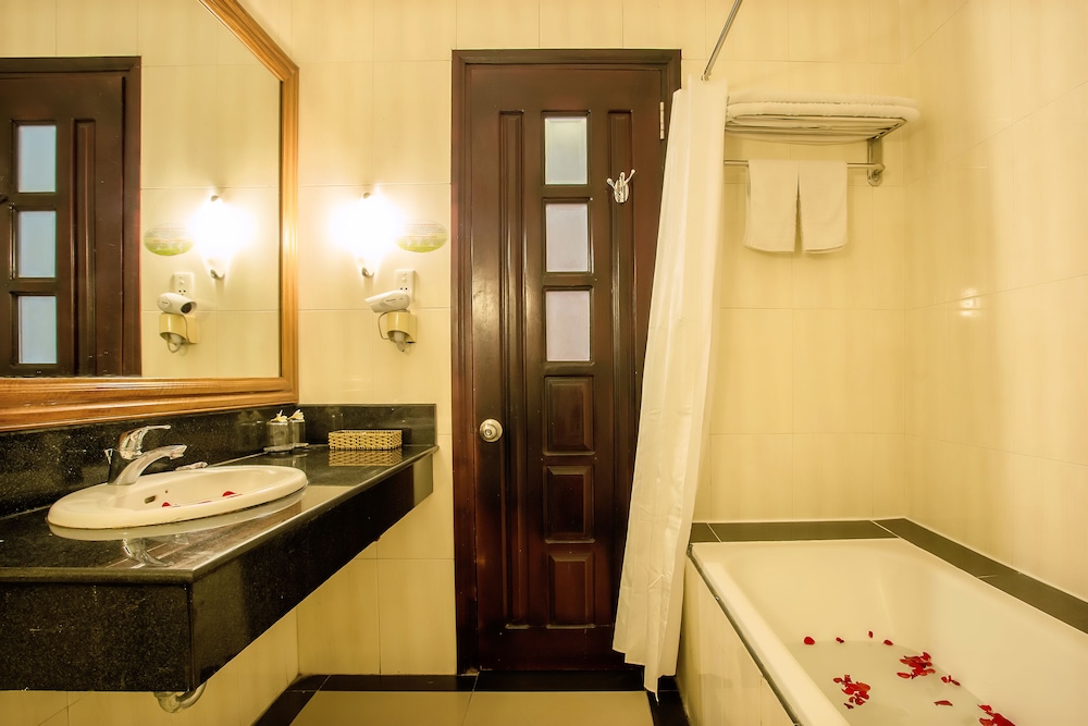 Golden Sea Hotel 40/41
