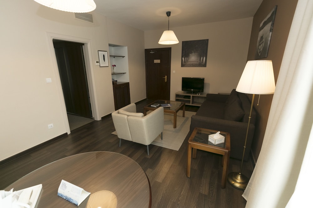 THE CONROY BOUTIQUE HOTEL 35/38