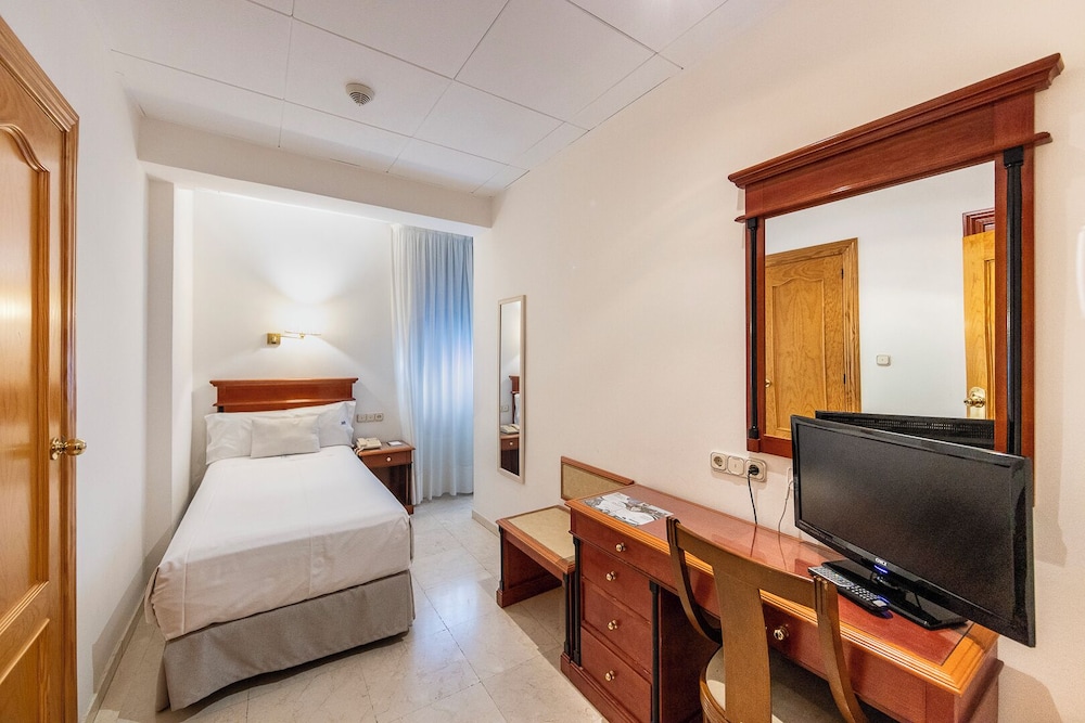 ROOM, SINGLE