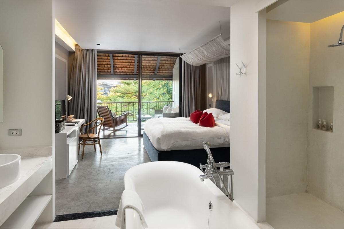 غرفة ديلوكس بسرير كينج بإطلالة على النهر بشرفة، Sala Lanna Chiang Mai Hotel 2/2
