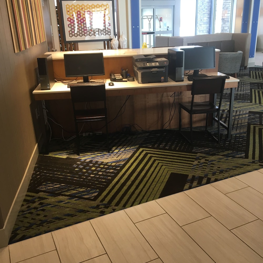 Holiday Inn Express and Suites Nebraska City 29/41