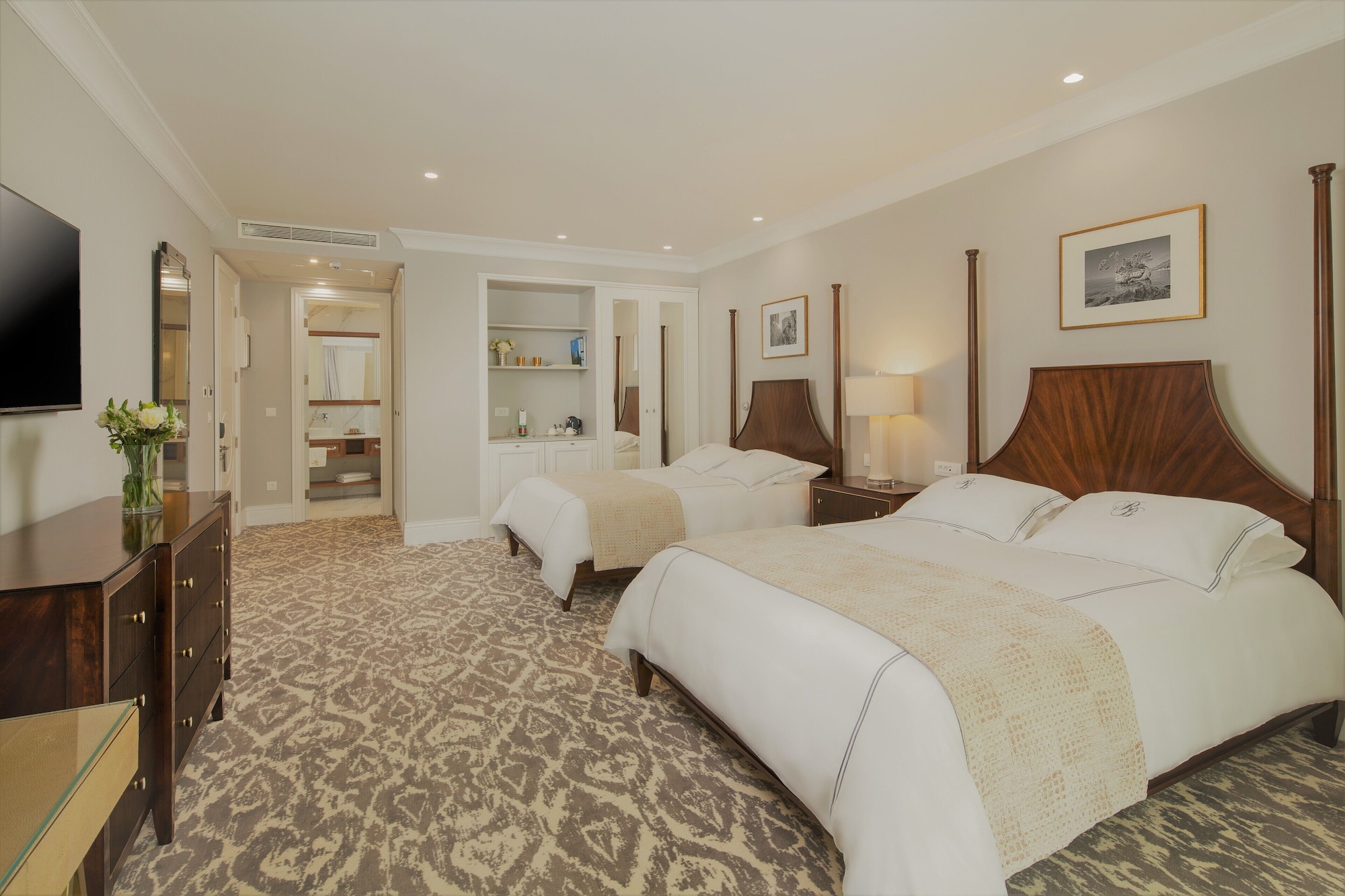 DELUXE, QUADRUPLE, 2 QUEEN BEDS, BALCONY
