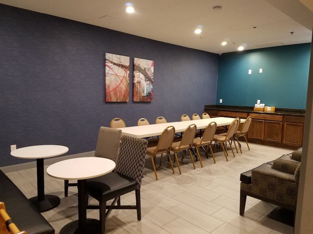 Hampton Inn Kansas City/Blue Springs 36/36