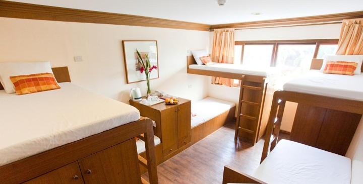 Mixed Dorm, 6 People