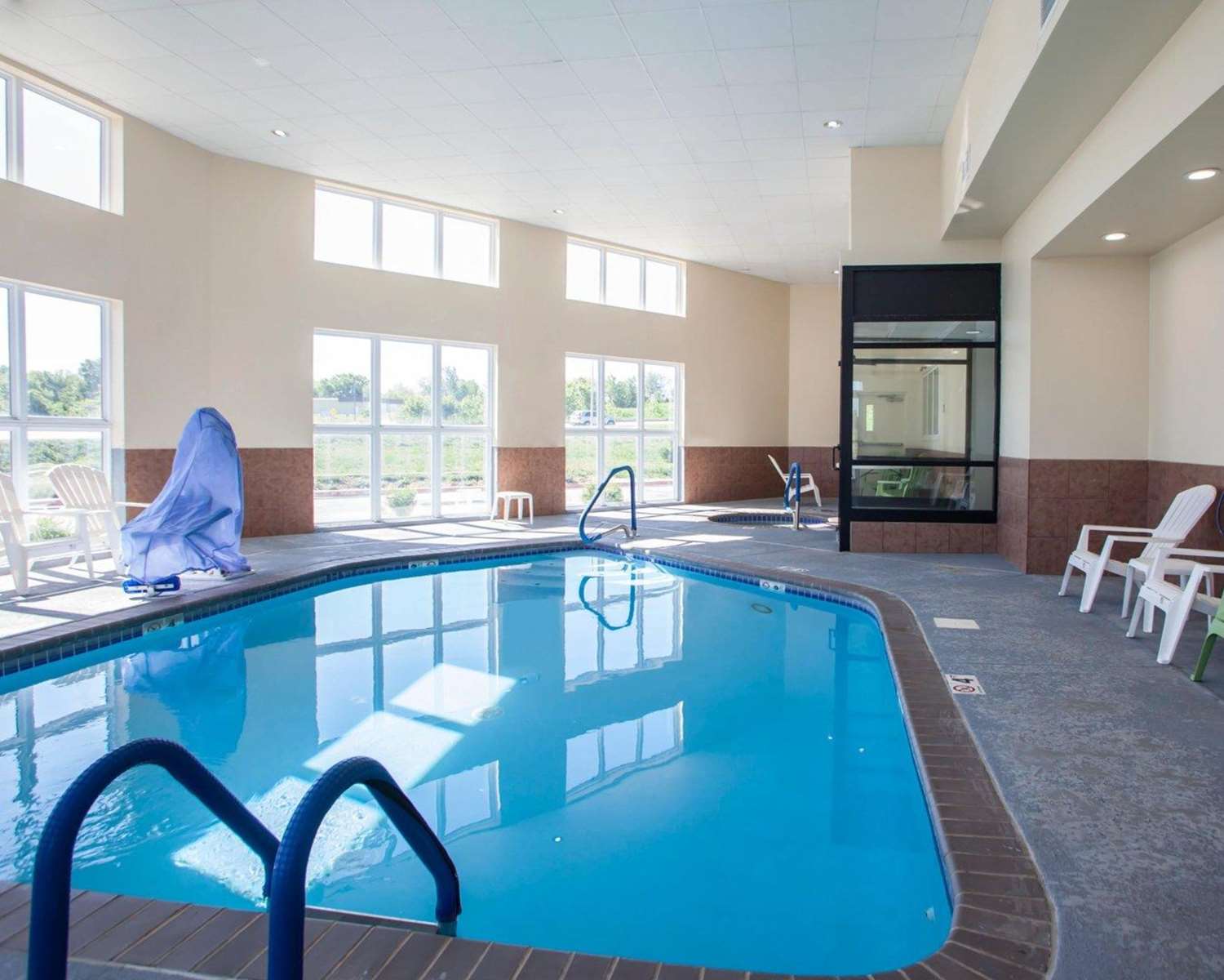 Comfort Inn and Suites Harrisonville 22/48