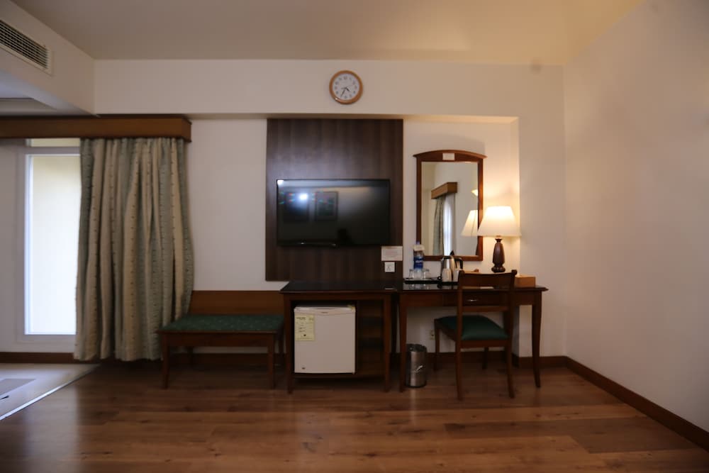 Embassy Inn 42/50