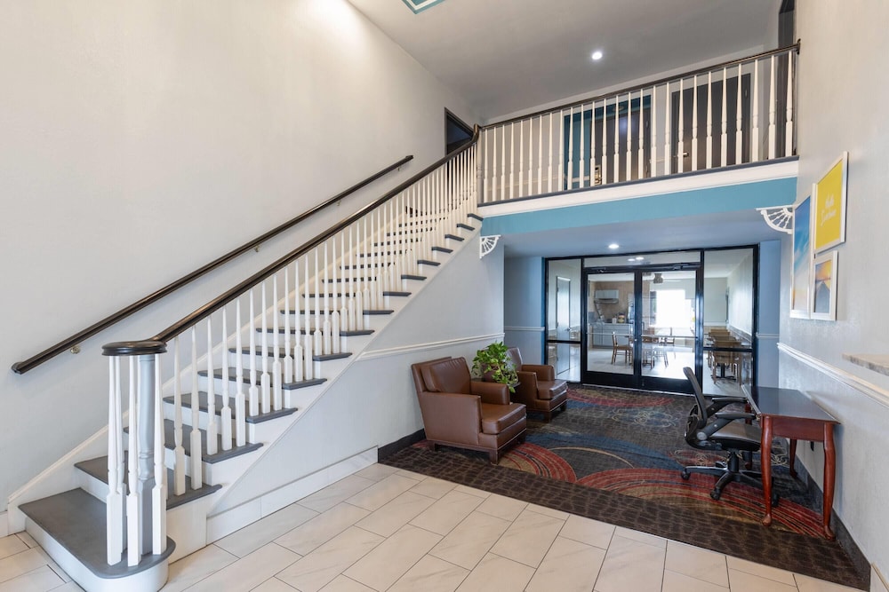 Days Inn by Wyndham Lincoln, AL 2/50