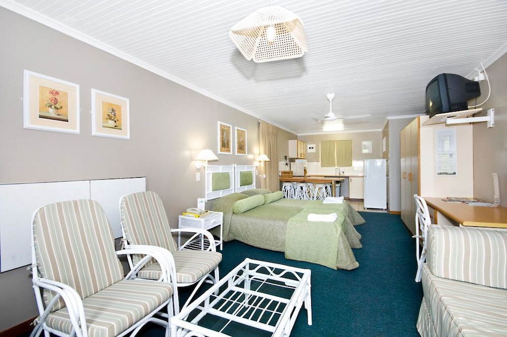 Pine Lodge Resort 48/70