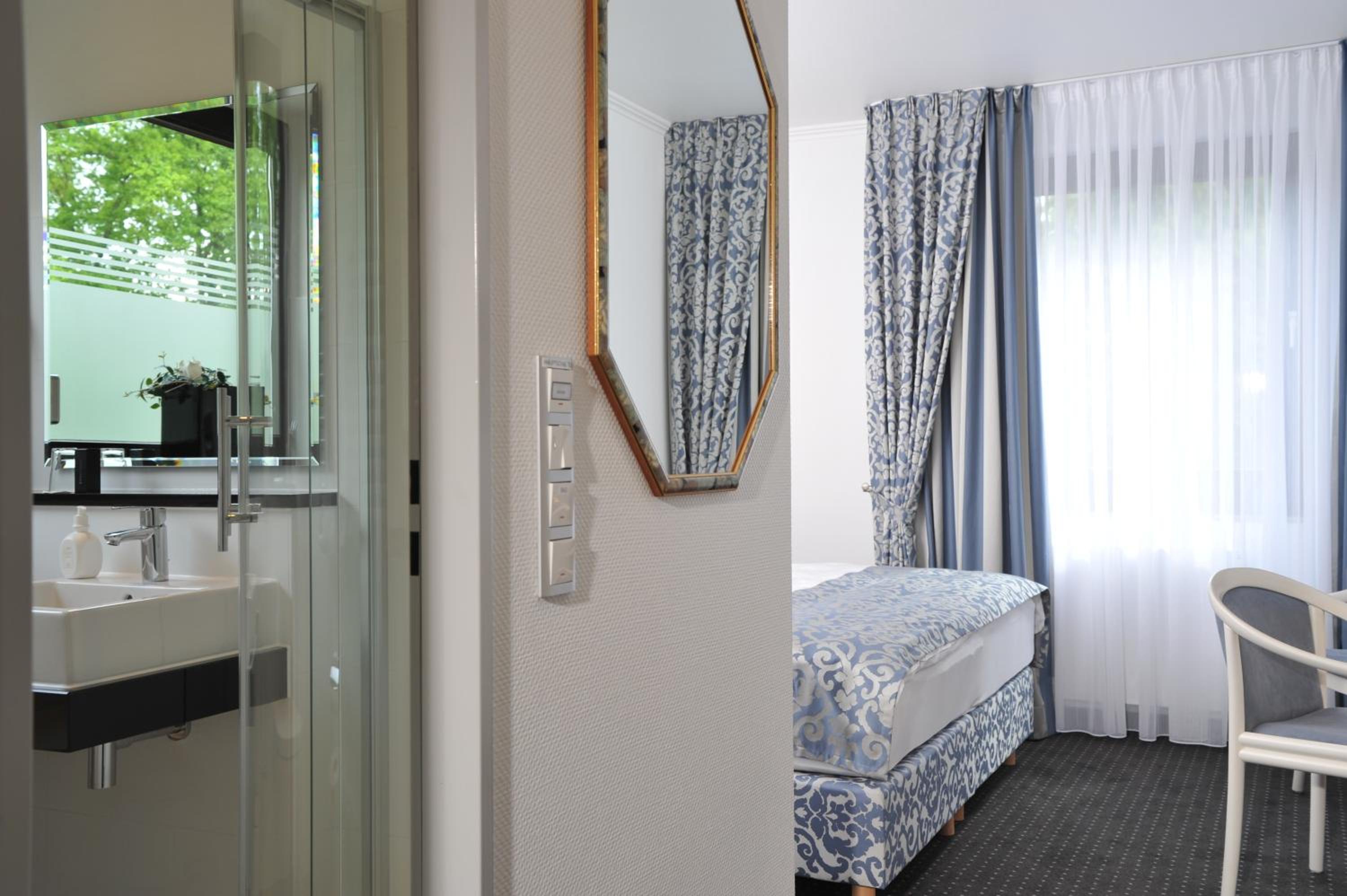 Hotel Spiegel 19/50