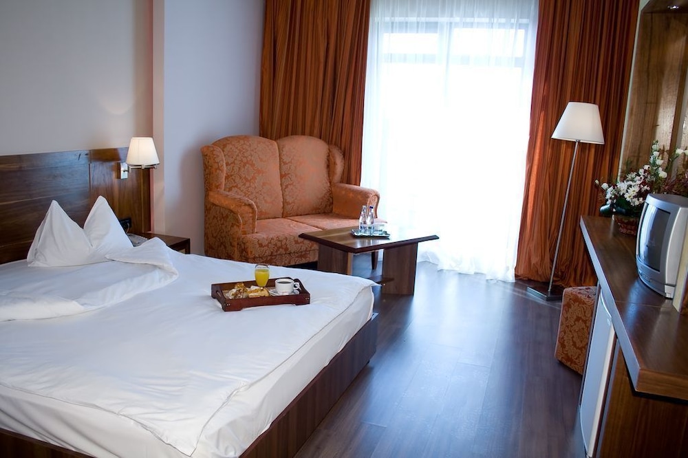 PHOENICIA EXPRESS HOTEL 18/49