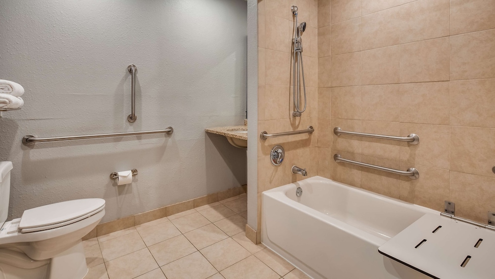 Best Western Plus Milwaukee West 18/45