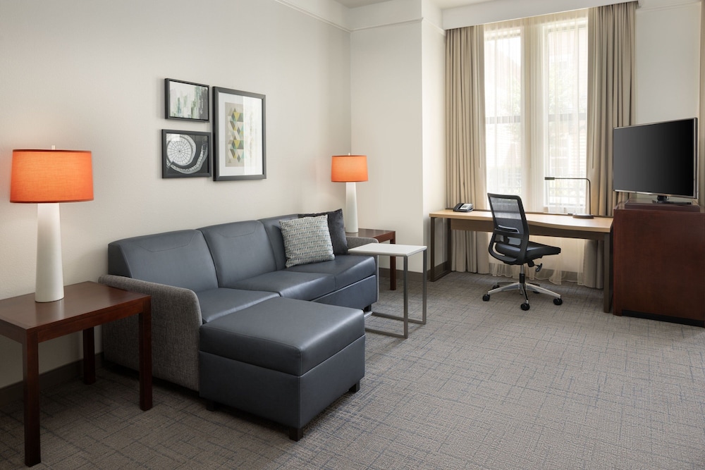 Residence Inn by Marriott Savannah Downtown/Historic District 25/50