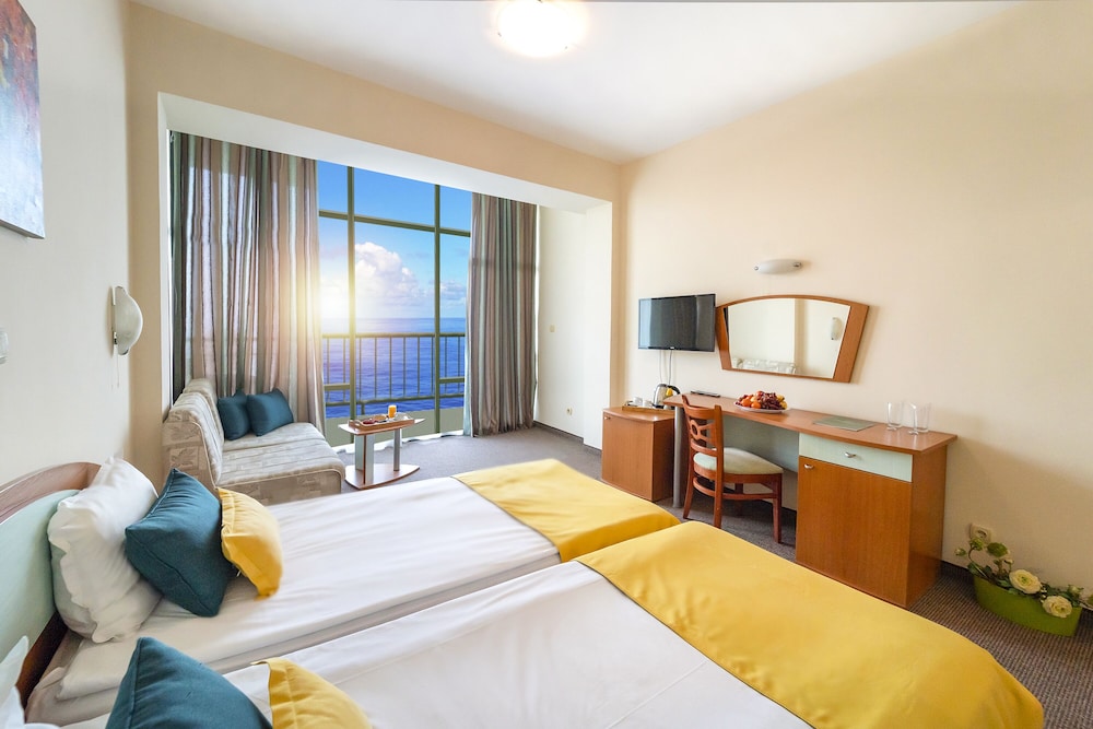 Palm Beach Hotel - All Inclusive with Free beach package & Private Beach 11/50