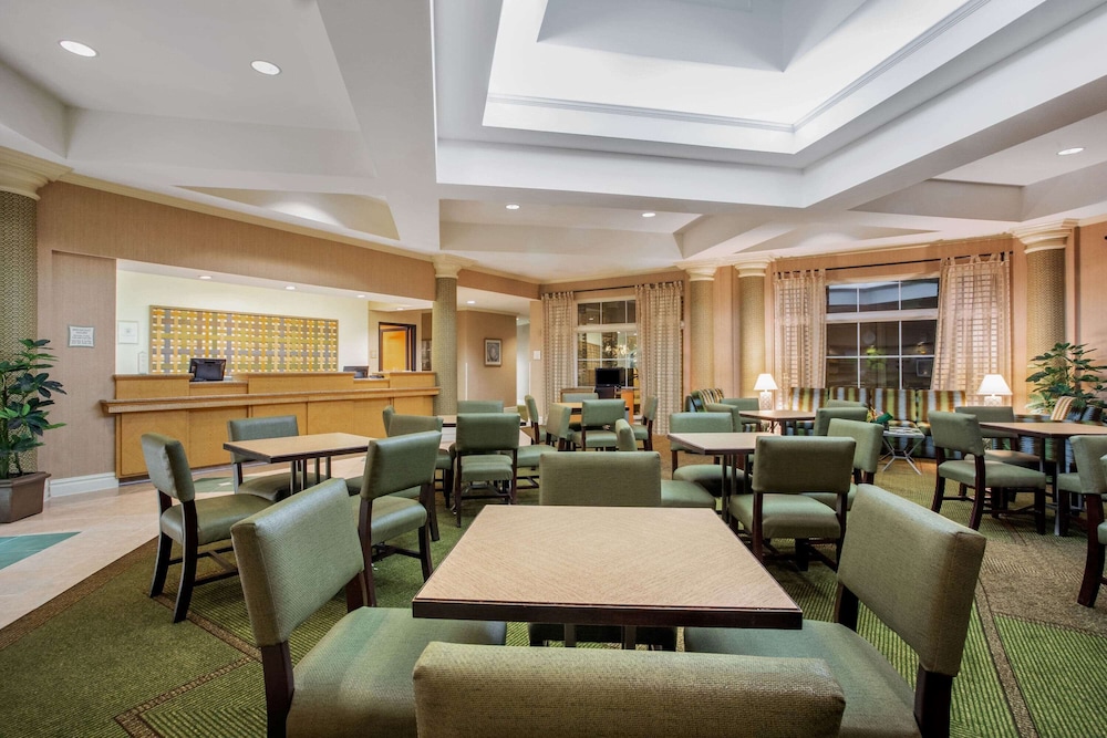 La Quinta Inn & Suites by Wyndham Greensboro NC 40/55