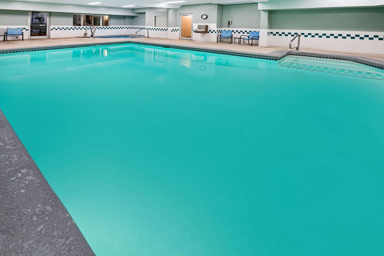 La Quinta Inn & Suites by Wyndham Logan 28/42