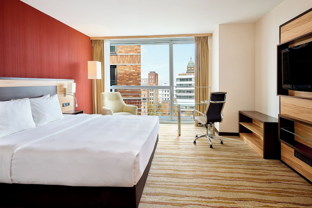 Room at Courtyard By Marriott Dusseldorf Hafen, DUSSELDORF