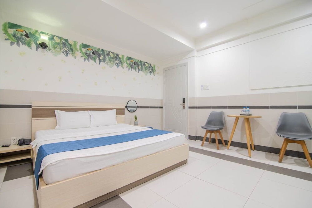 DELUXE, DOUBLE BED