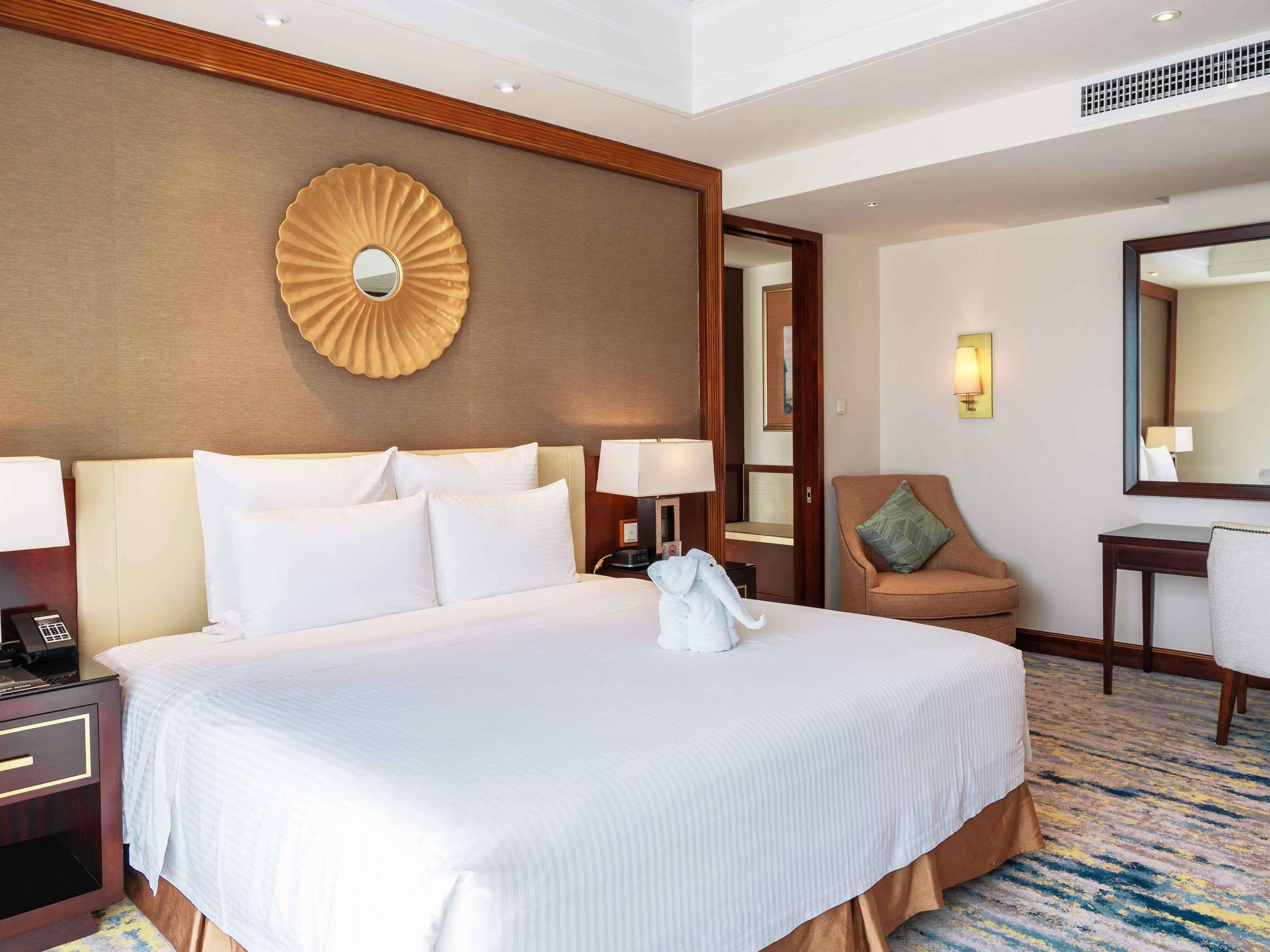 DELUXE, SUITE, KING BED, SEA VIEW, BALCONY, LOUNGE ACCESS