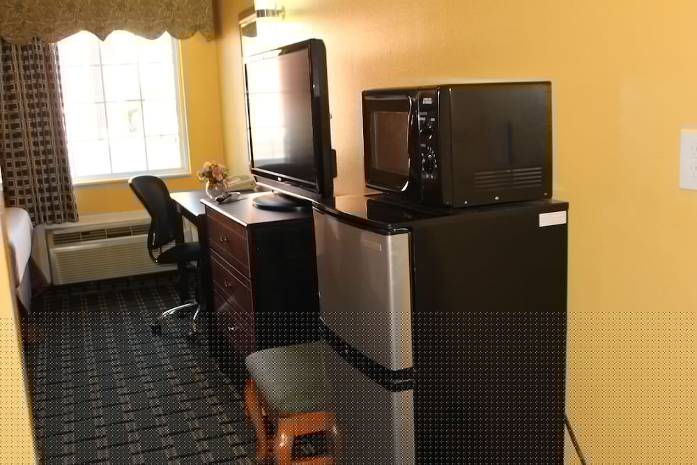 Magnolia Inn And Suites 25/32
