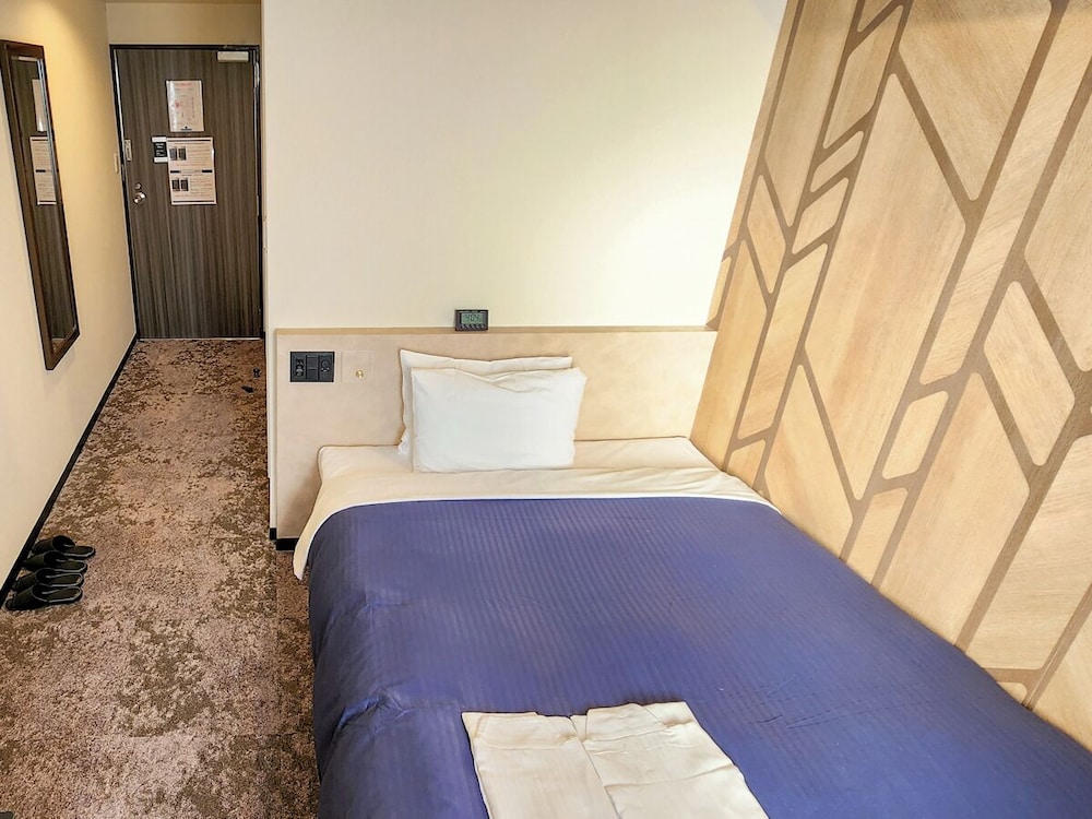 ROOM, DOUBLE BED