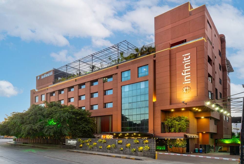HOTEL INFINITI 3/55