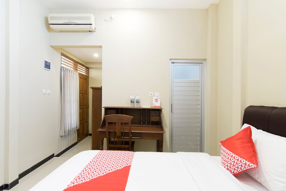 OYO 890 Dewi Fortuna Guest House 12/26