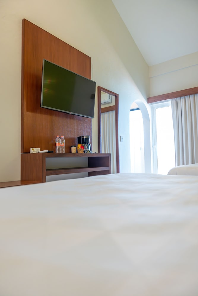 Standard, 2 Queen Beds, Villas Coral Huatulco 2/4