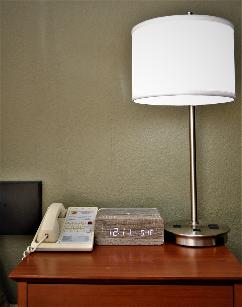 Super 8 by Wyndham Clearfield 23/38