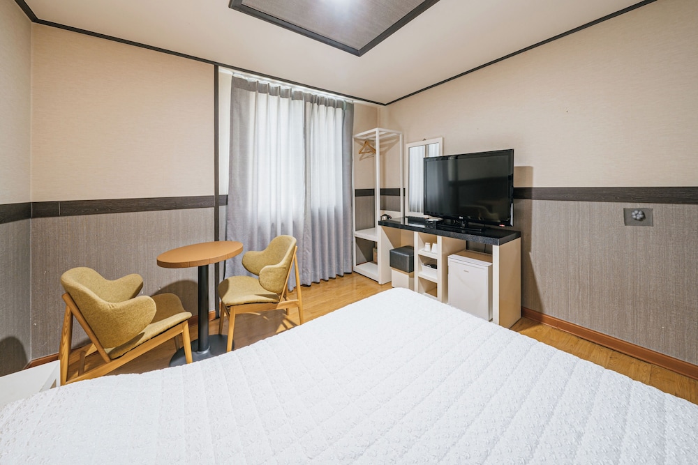 Gallery Hotel Be 32/50