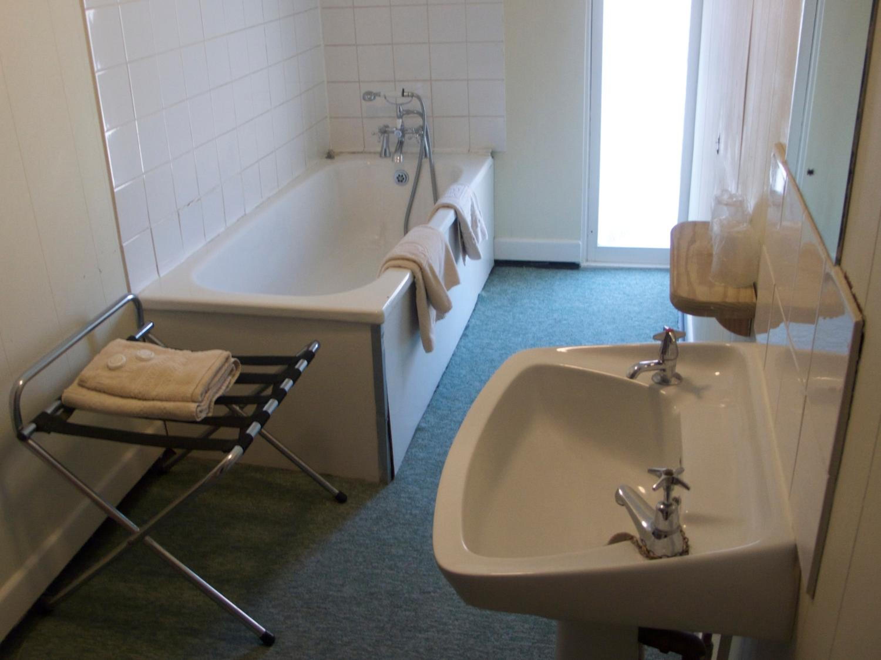 Calverts Hotel - Newport Isle of Wight 52/53