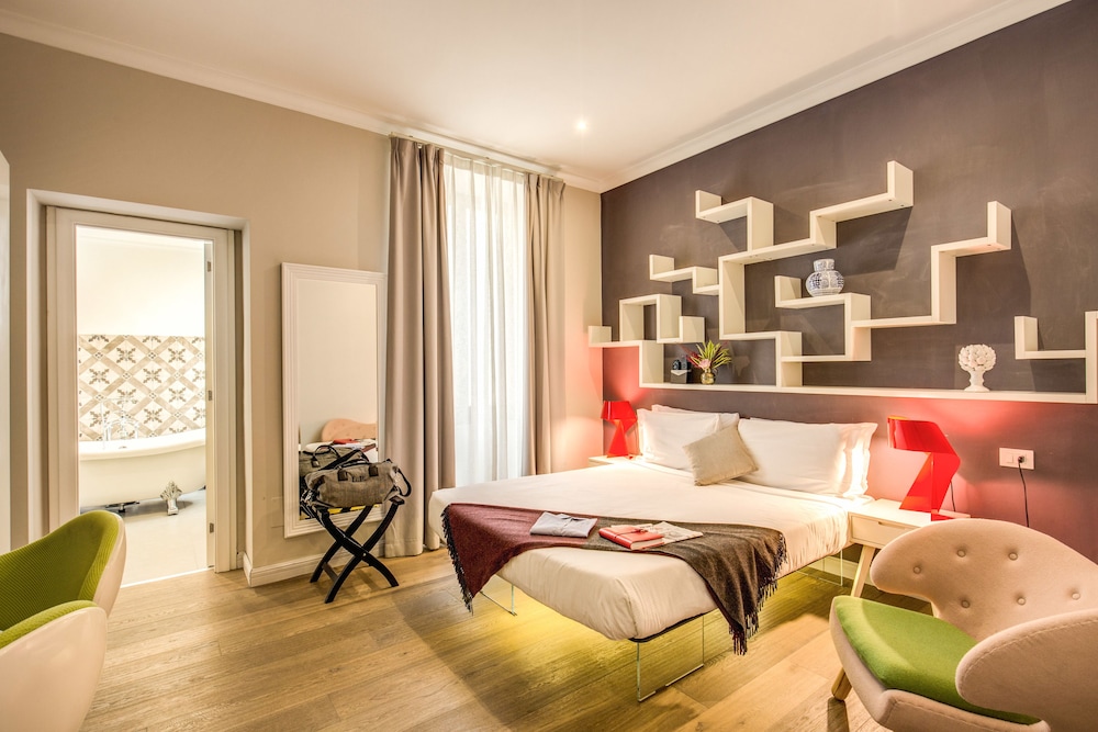 Hotel 87 Eighty-seven 47/72