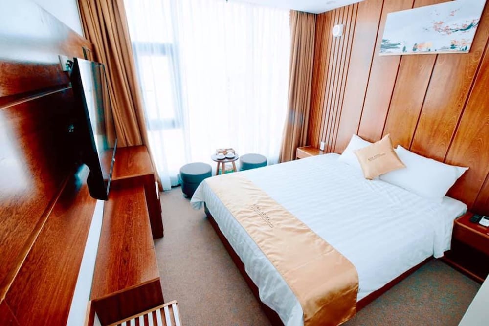 Mira Hotel 12/32