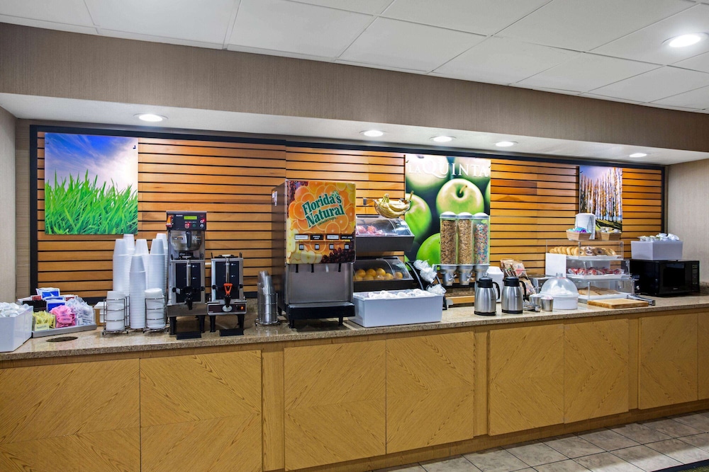 La Quinta Inn Suites Round Rock North 32/41