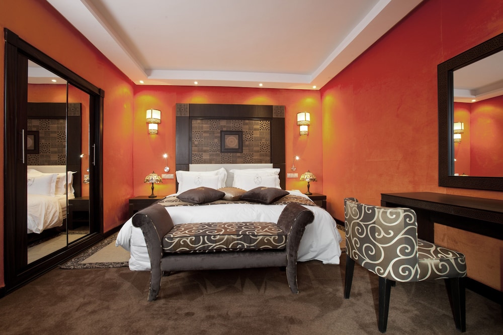 DELUXE, SUITE, KING BED, PATIO