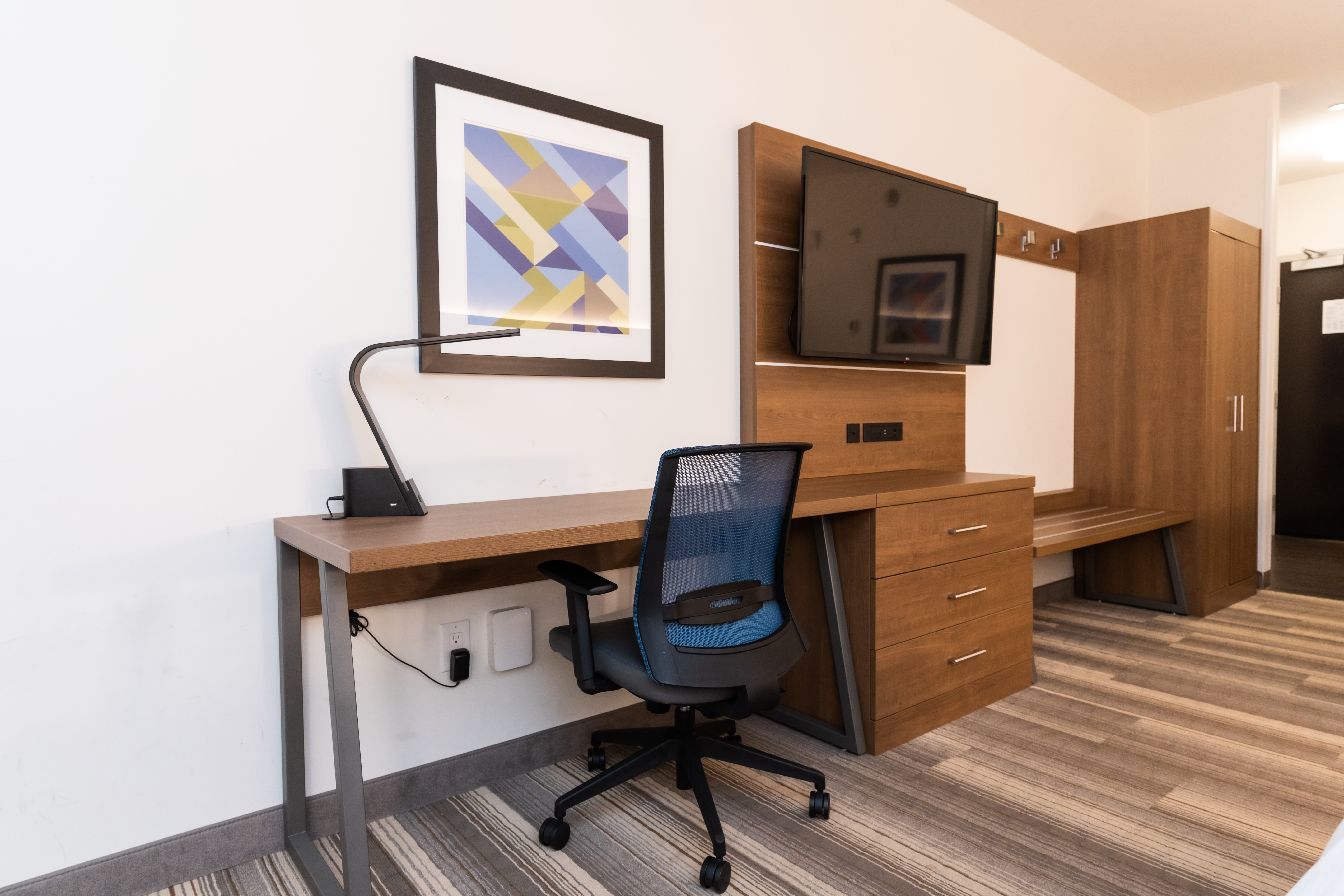 Holiday Inn Express And Suites Edmonton Sw Windermere 68/78