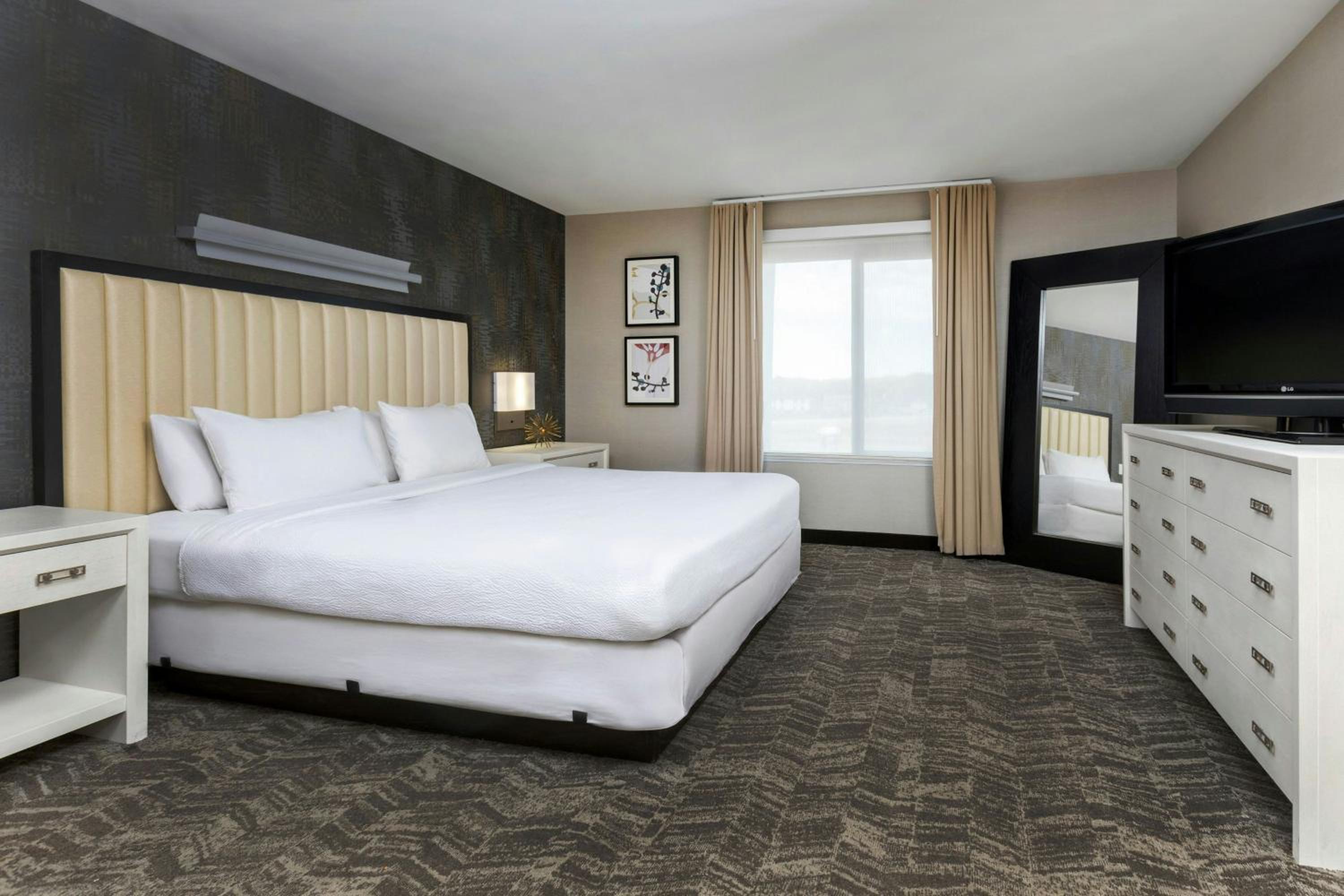 1 Bedroom, Specialty, Suite, King Bed, Trundle Bed, Dining Area, Sofa, Bathtub